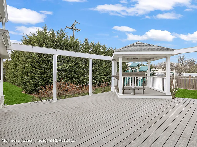 74 Seaview Ave — Photo 39