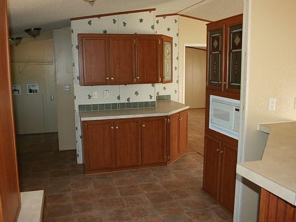 4th image of 15710 Garnett Dr