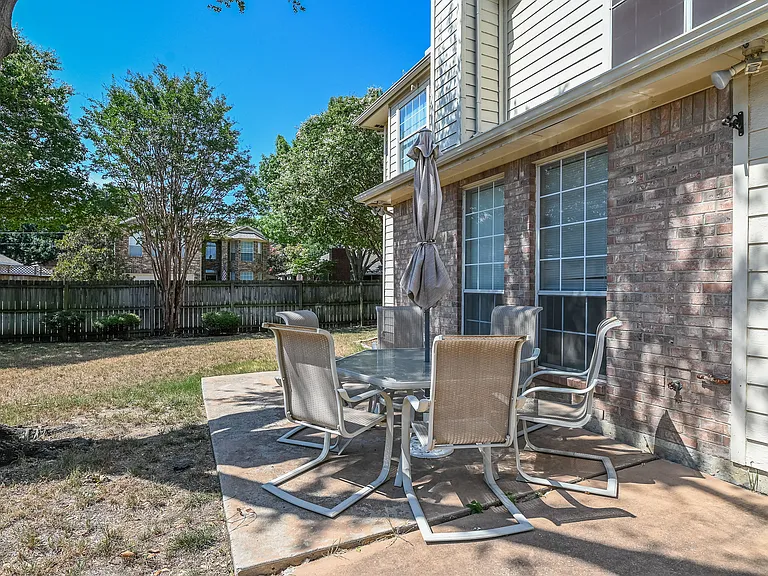 2100 Newport Dr — Photo 39