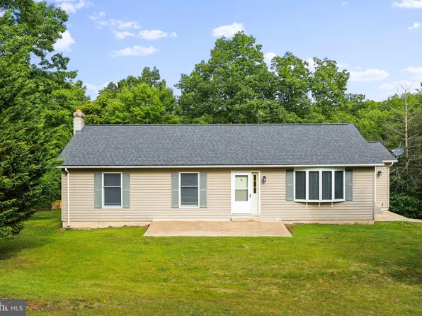 84 McDonald Ln, Lebanon Church, VA 22641
