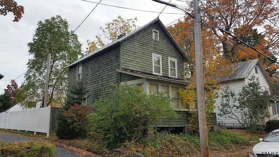 2nd image of 30 Warren St