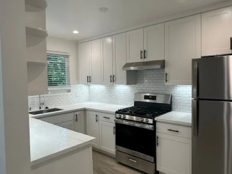 221 N El Camino Real — Photo 5