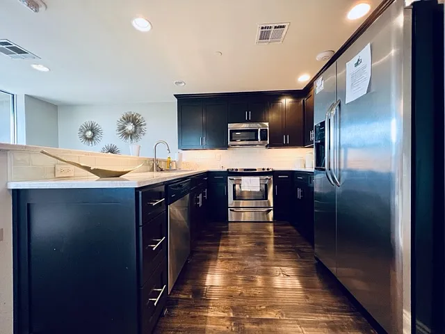 1 bed, 844 sqft, $1,875 — Photo 4