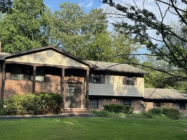 16 Elrod Dr, West Nyack, NY 10994