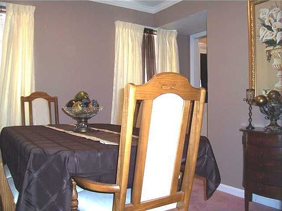 3rd image of 1662 Creely Dr