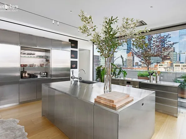 515 West 23rd Street image 8 of 26