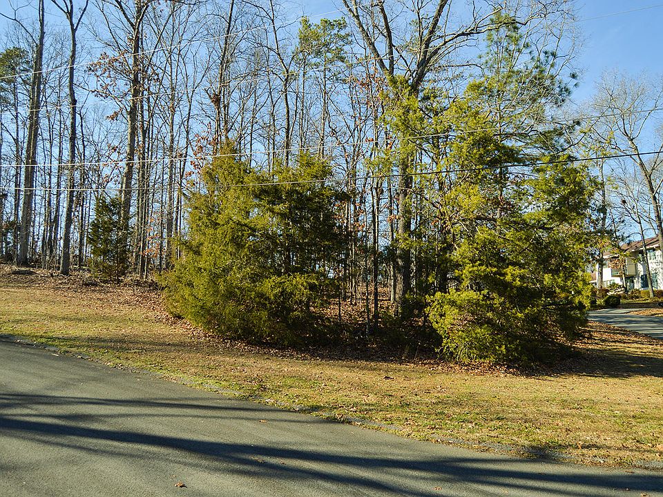 2nd image of 106 Hickory Hills Dr NE