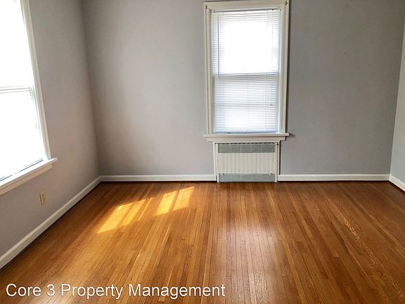 4th image of 1106 E Washington St #1