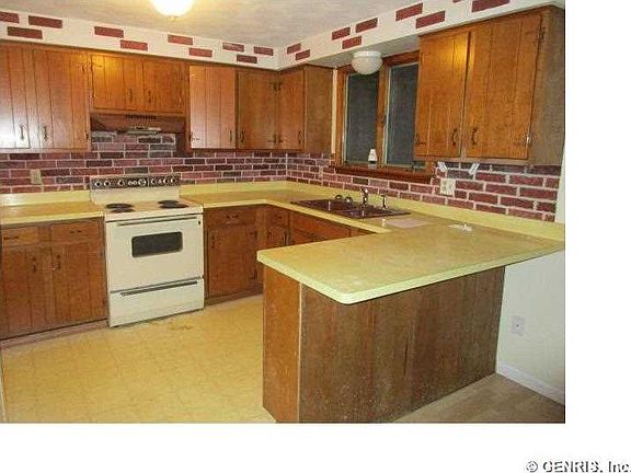 5th image of 215 Georgianna St