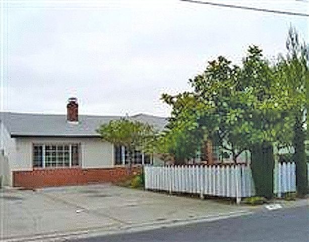 2nd image of 870 Allview Ave