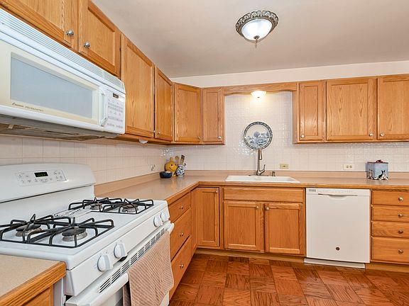 5th image of 10252 Huntington Ct