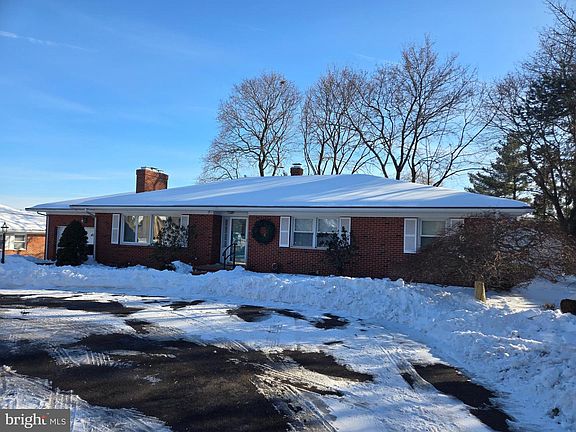 4th image of 289 W Chestnut Hill Rd