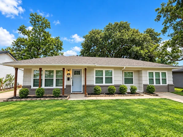 306 Wisteria St, Lake Jackson, TX 77566