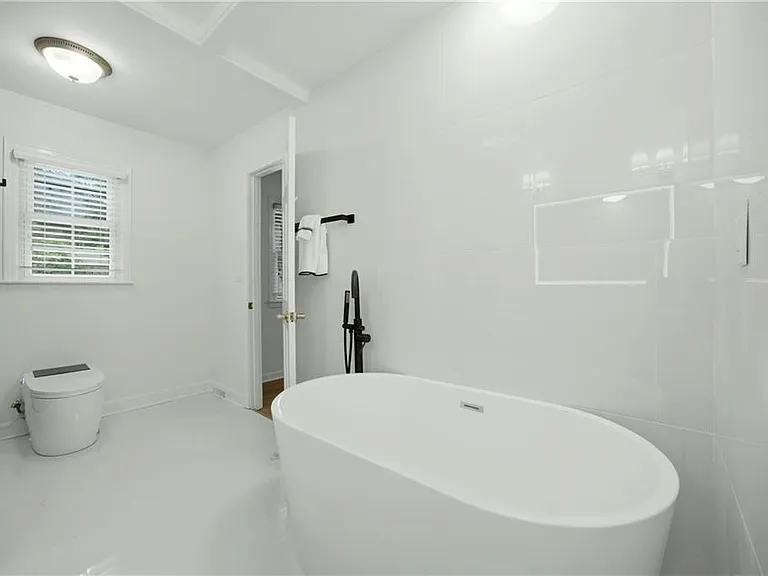 2220 Spring Mill Cv — Photo 28