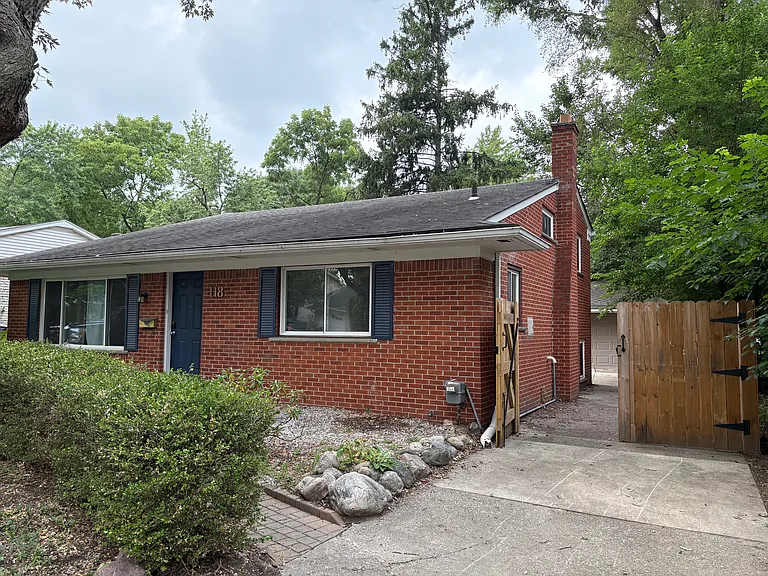 118 W Lawrence Ave — Photo 1