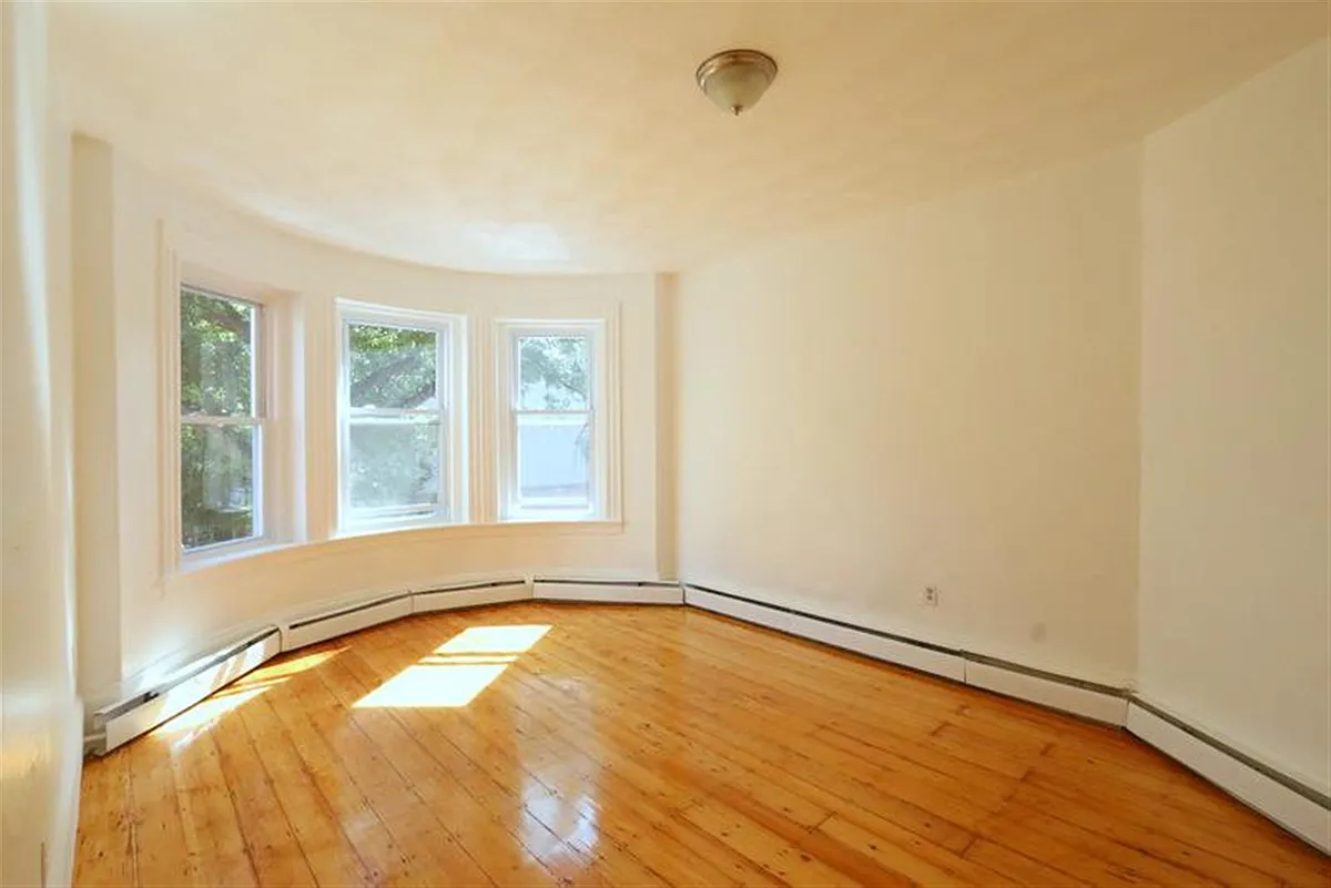 Building Photo - 117 Harvard St #2