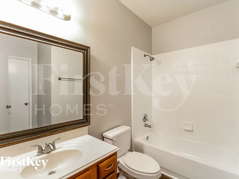 21554 Kings Bend Dr — Photo 16