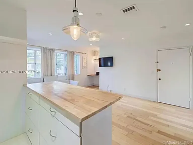 840 Michigan Ave #7 — Photo 5