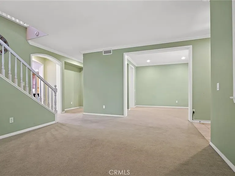 823 Canterbury Ln — Photo 4