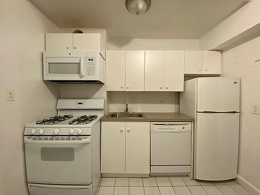 Rented by Contact Realty | media 6