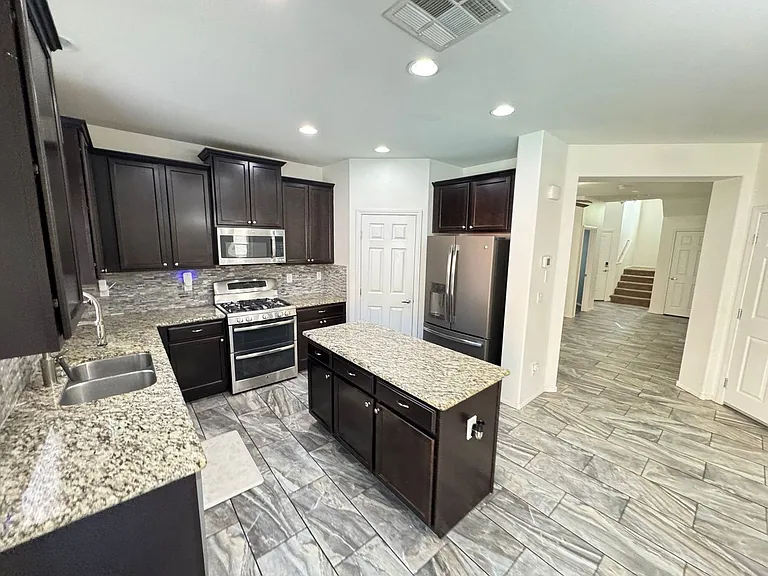 8123 Mosaic Sunrise Ln — Photo 5