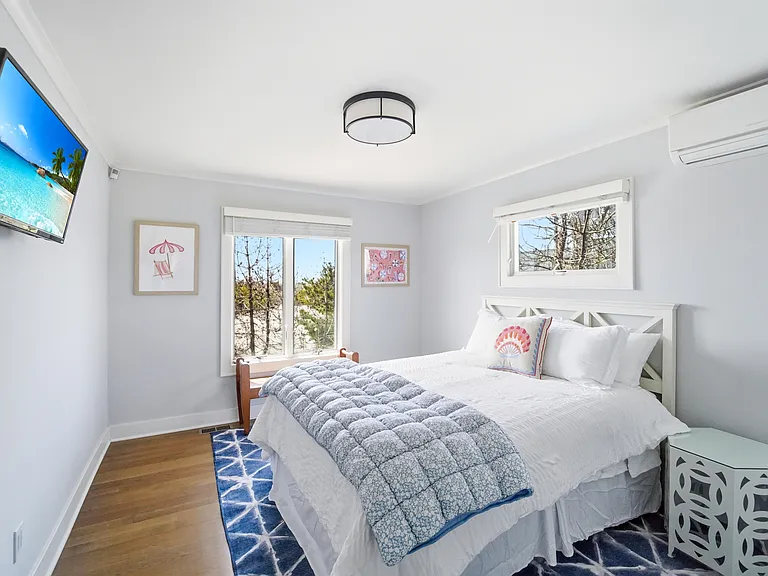 355 Dune Rd — Photo 13