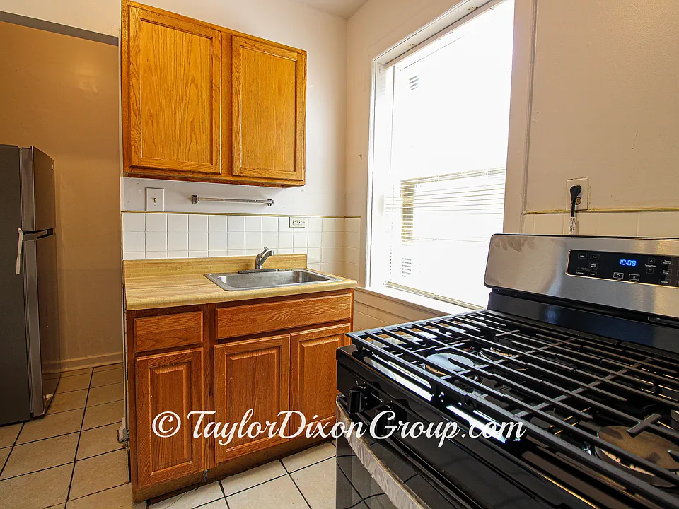 7147 S Constance Ave #3E