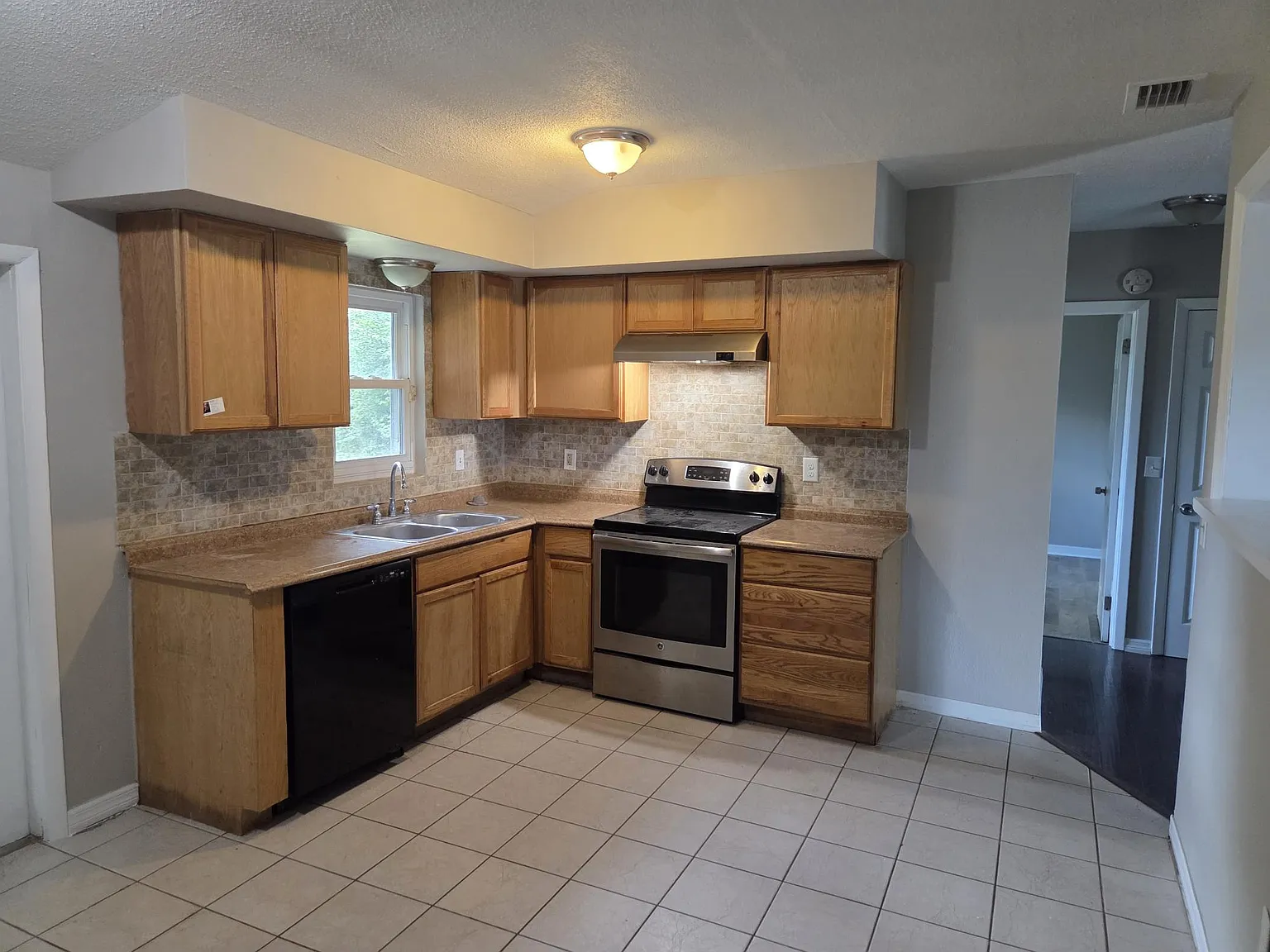 New On The Market — Photo 4