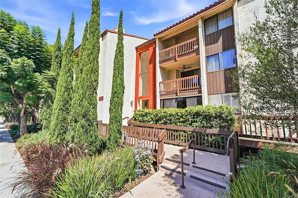 2 bed, 1432 sqft, $4,000 — Photo 1