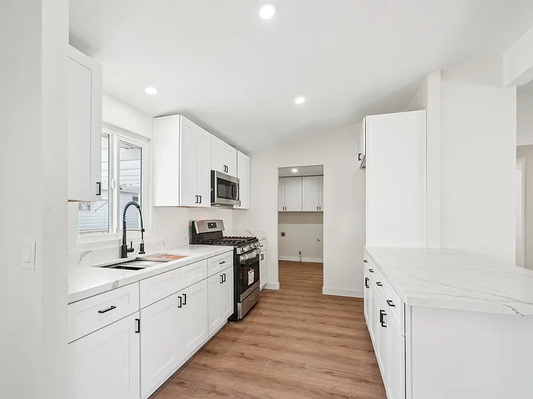 73300 Broadmoor Dr — Photo 1