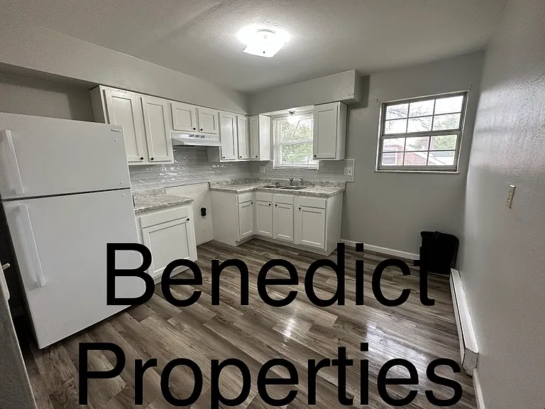920 N Detroit St #11 — Photo 2