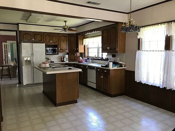 Kitchen with island