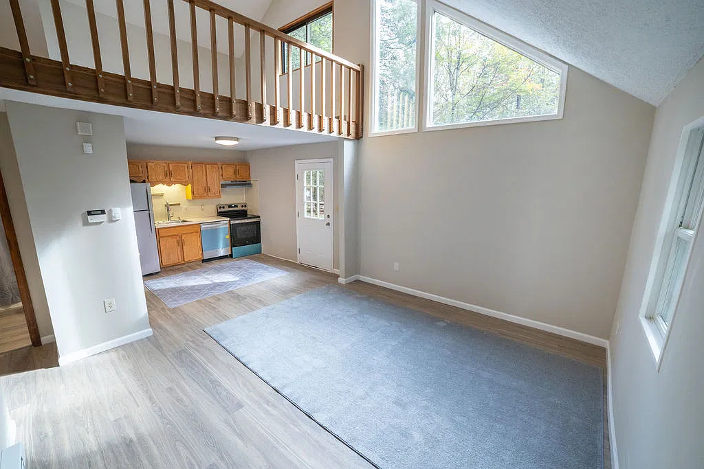 3 bed, 1008 sqft, $1,900 — Photo 3
