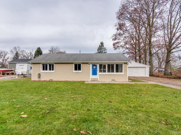 48726 Sully Dr, Belleville, MI 48111