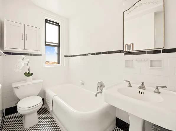 135 Eastern Parkway image 17 of 20