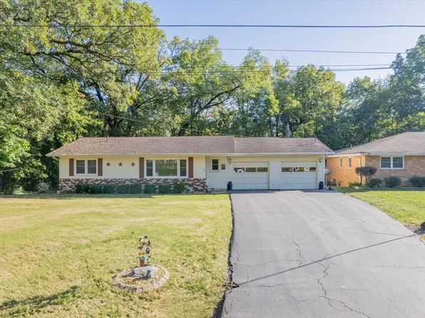 696 W Woodlawn St, Clinton, IL 61727