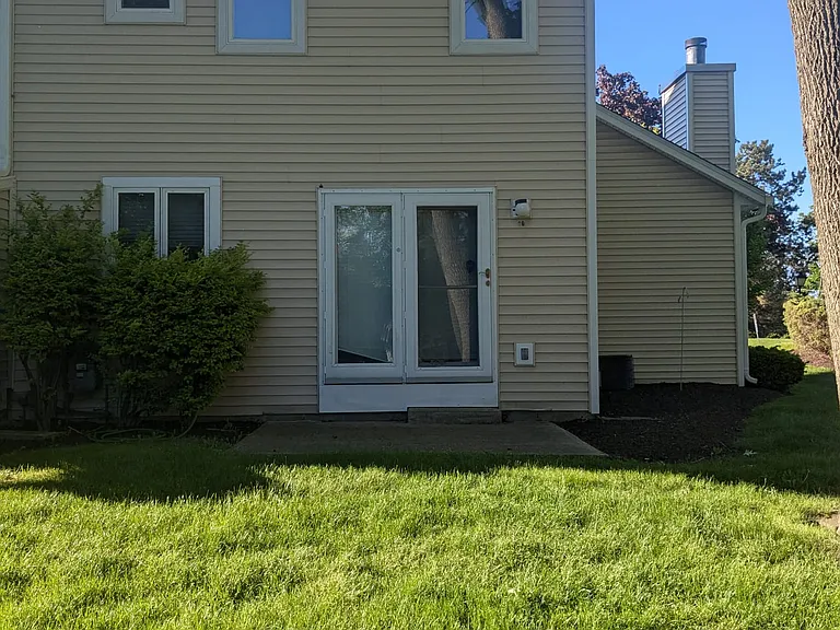 10 Southwick Ct — Photo 3