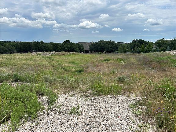 4th image of 705 Nocona