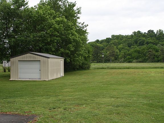 Large Lot with new Shop