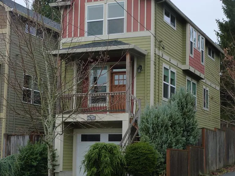 3837 SE Ogden St — Photo 1
