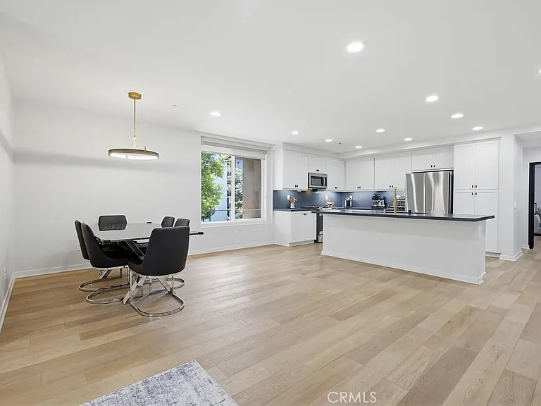 503 Rockefeller — Photo 9