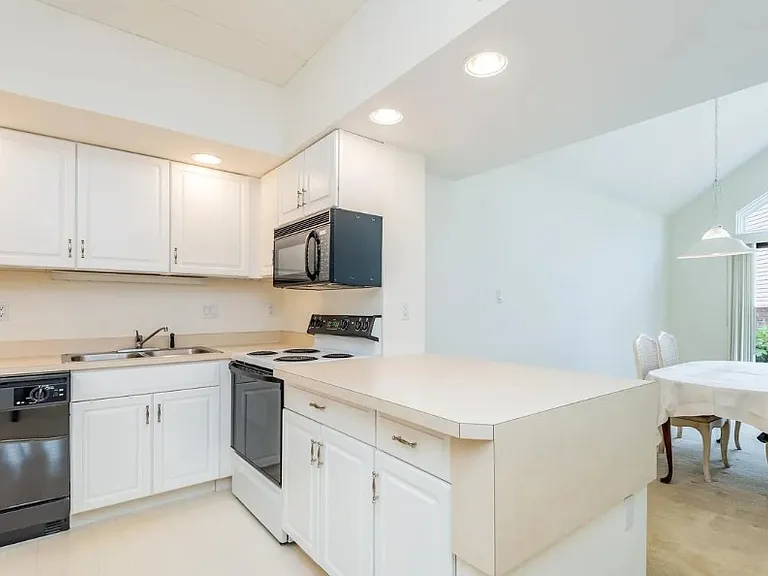 1016 Cherrington Dr — Photo 10