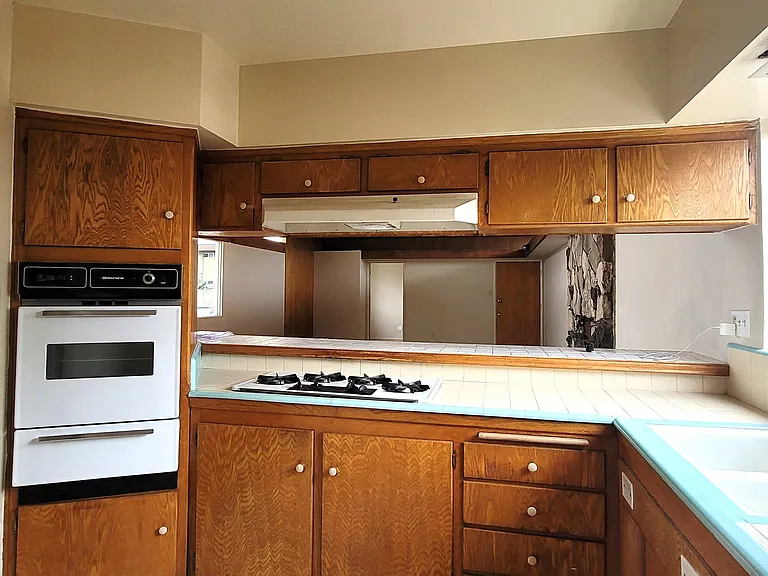 218 W Carson St #A — Photo 6