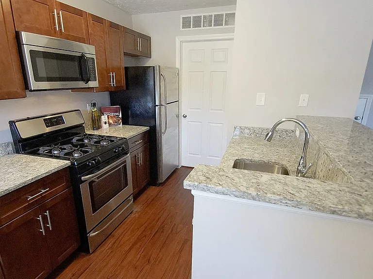 Reserves at 1150 / Parma — Photo 11