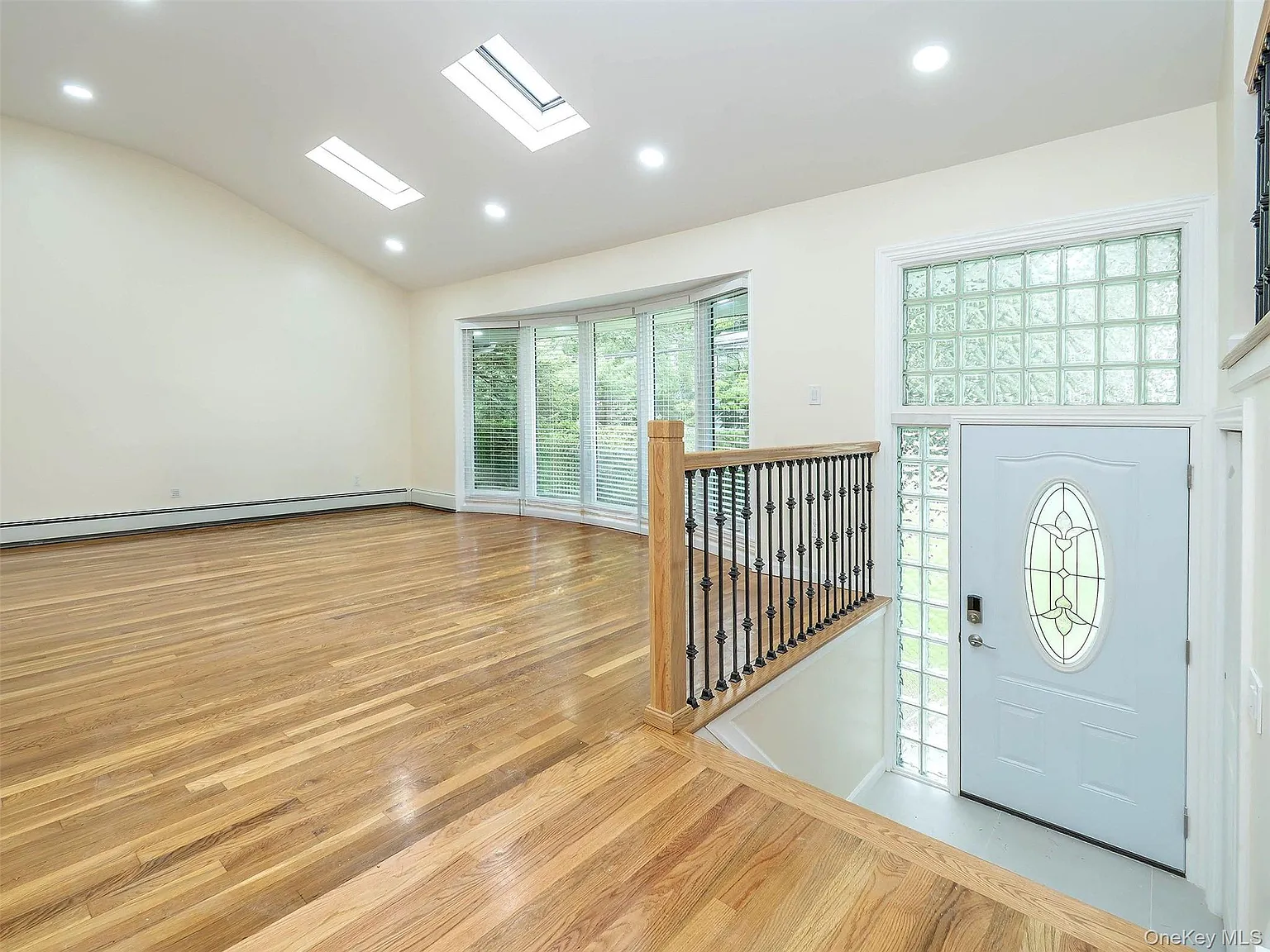4 bed, 3.0 bath, 1833 sqft, $8,000 — Photo 2