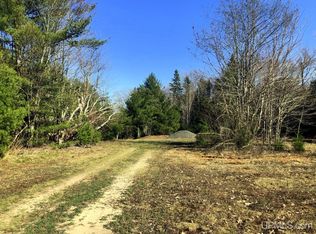 330 Green Garden Rd, Marquette, MI 49855