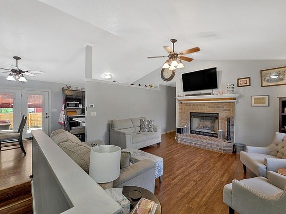 3rd image of 815 E 4th Cir