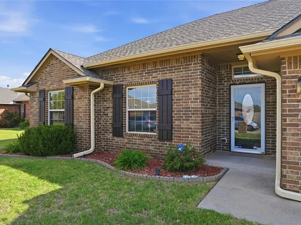 1904 Hebron Ct, Yukon, OK 73099