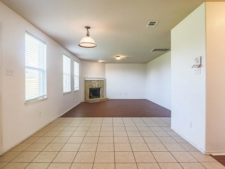 2324 Cavalry Dr — Photo 12