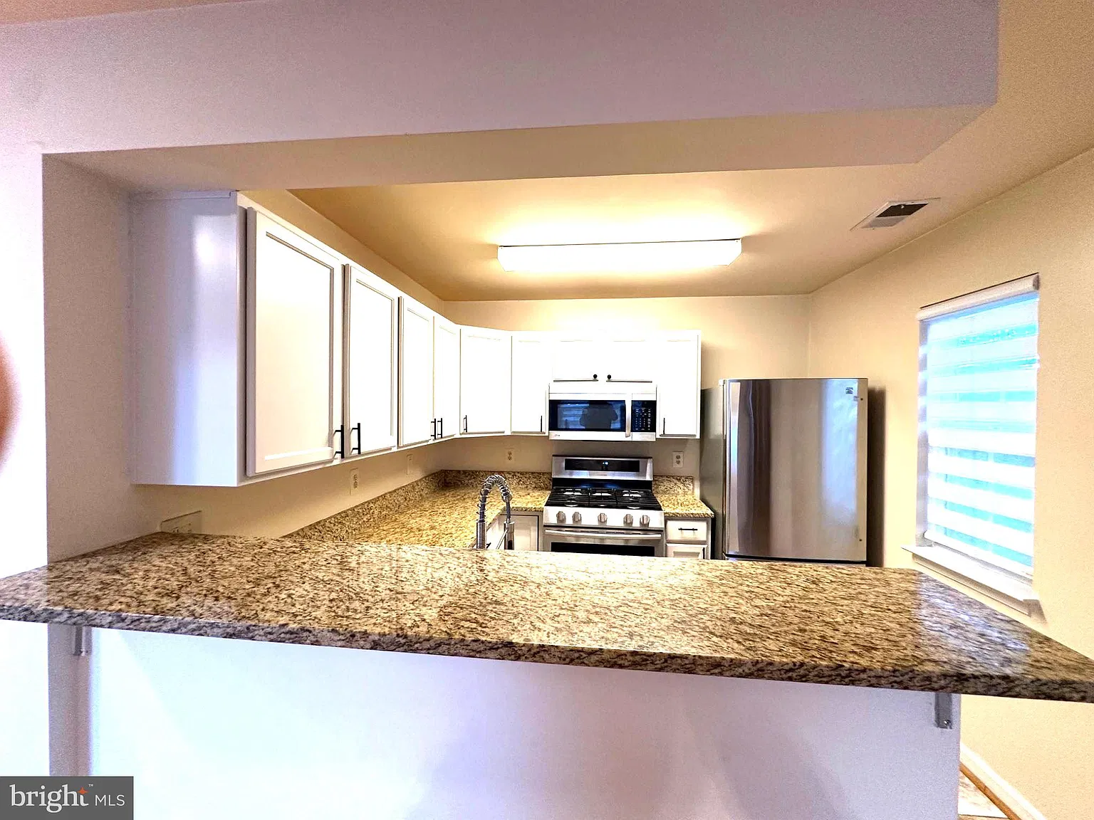 2 bed, 2.0 bath, 1220 sqft, $2,200 — Photo 3